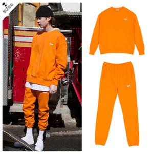 橙色卫衣搭配什么裤子好看
