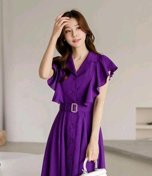 紫色衣服和什么颜色搭配
