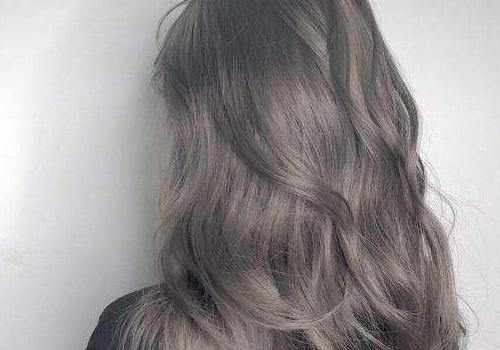 米灰色是什么颜色头发 米灰色系头发