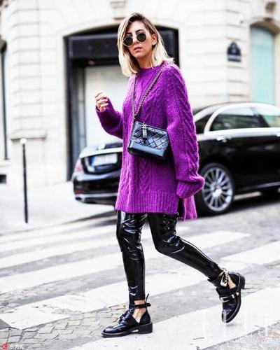 紫色毛衣怎么搭配下身 浅紫色毛衣怎么搭配下身