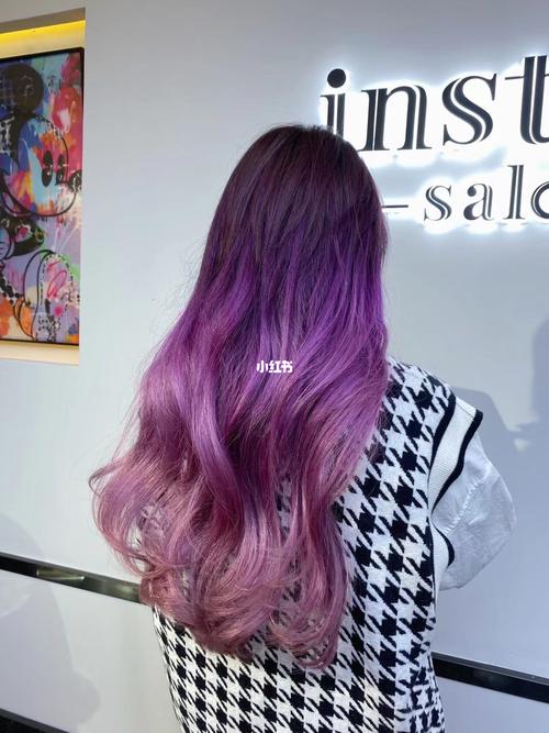紫色卷发