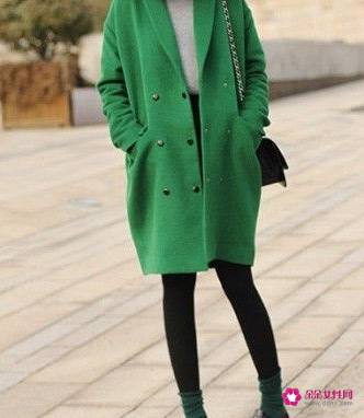 绿色外套搭配什么颜色内搭好看