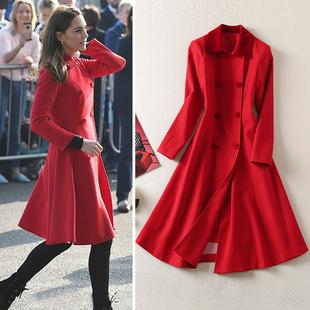 红色大衣怎么搭配比较高级