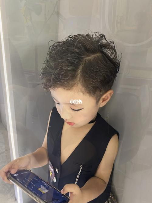 儿童烫头发型图片