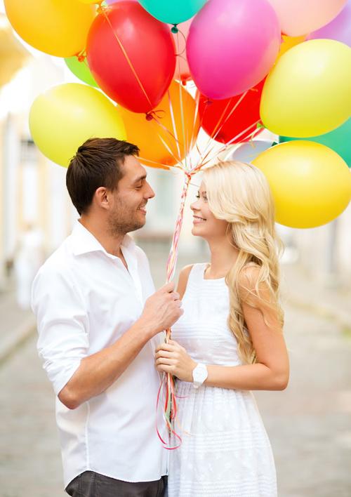 情侣气球图片