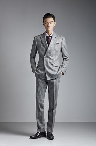灰色西装配什么颜色领带 浅灰色西装配什么领带