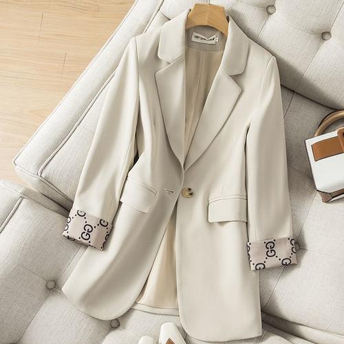 米色西装内搭什么颜色好看 米白色西装外套配什么颜色的内搭