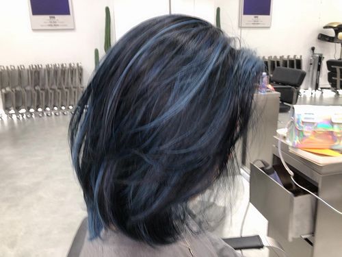 蓝黑色头发挑染什么颜色好看