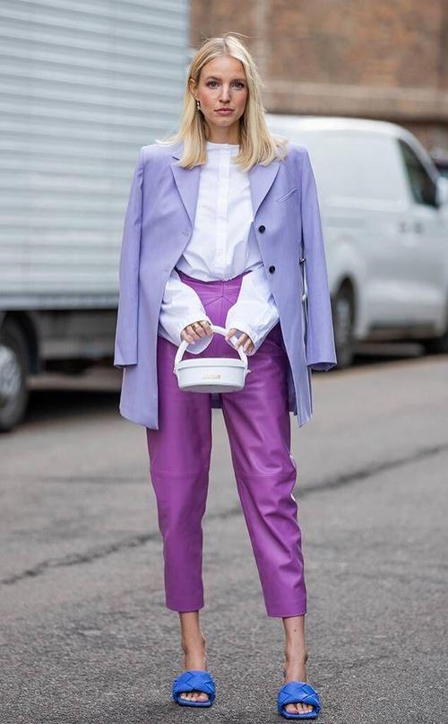 紫色上衣搭配什么颜色裤子好看