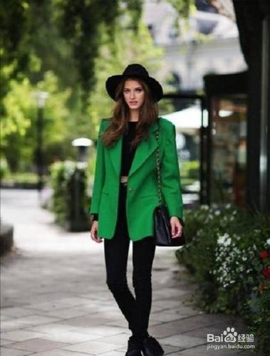 绿色西装外套怎么搭配 绿色西装外套穿搭
