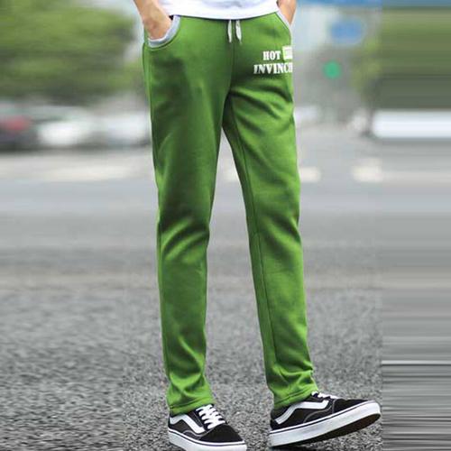 绿色裤子搭配什么上衣颜色好看