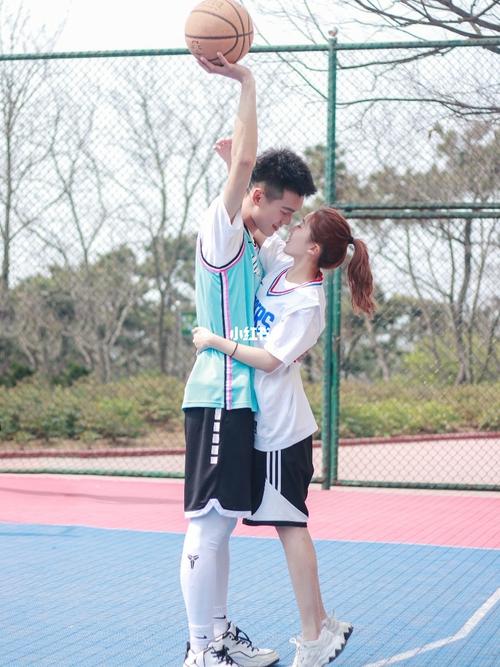 情侣打篮球图片 关于篮球的情侣图片