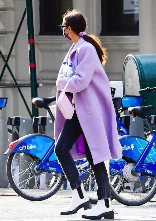 紫色大衣搭配图片