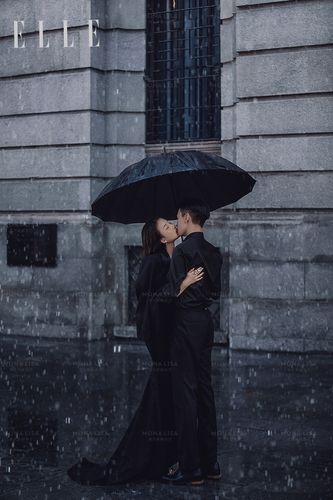 雨天情侣图片