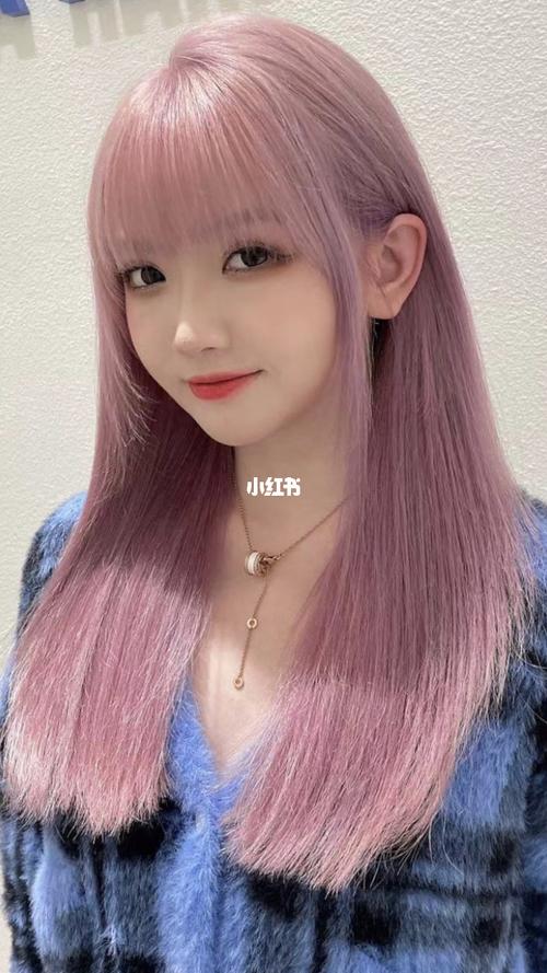 藕粉色头发