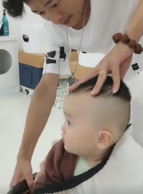 宝宝剪头发 小宝宝剪头发