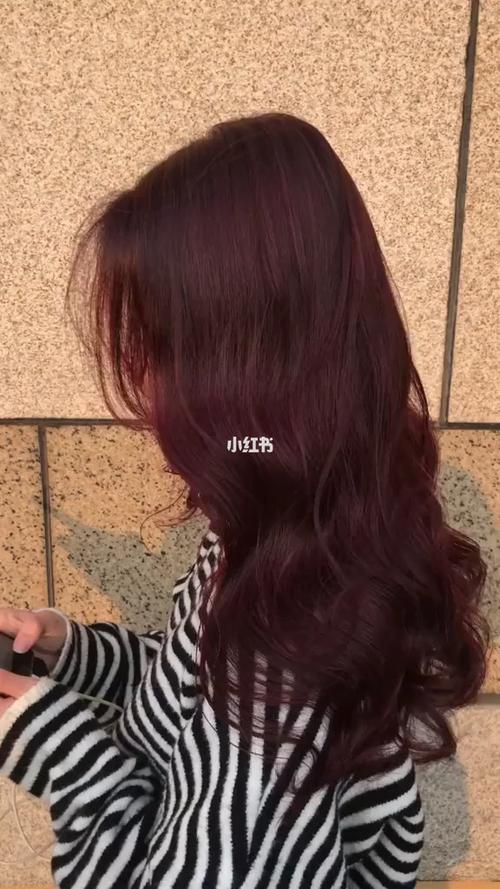 葡萄红头发