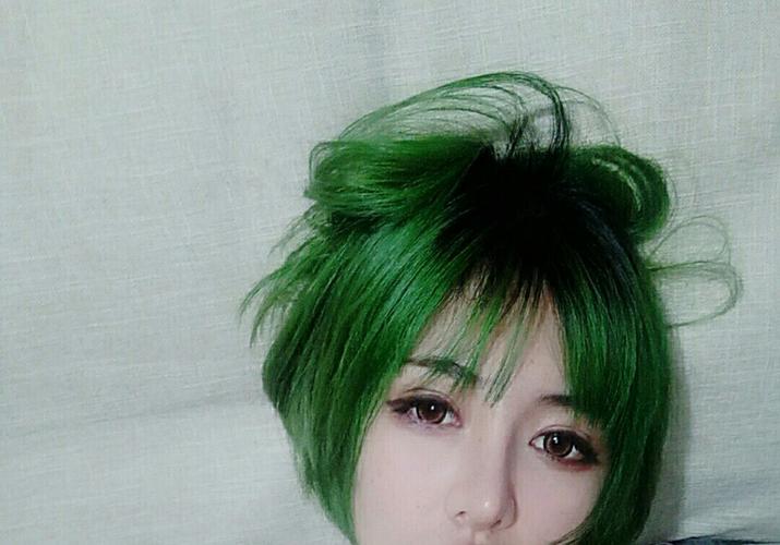 绿色头发女