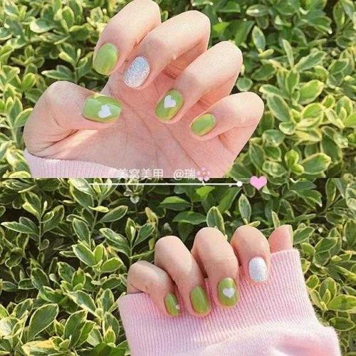 绿色指甲油美甲图片 绿色的指甲油图片