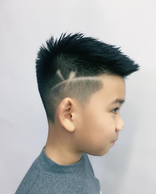 八岁男孩发型图片