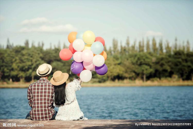 情侣气球图片