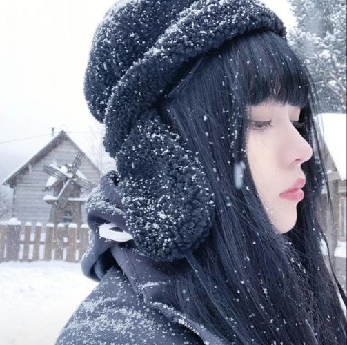 冬天清新女生头像下雪