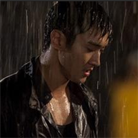 男生雨中伤感淋雨头像 男生淋雨头像伤感不打伞