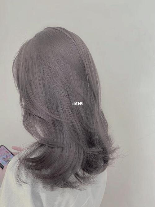 浅灰色发型 纯灰色发型图片