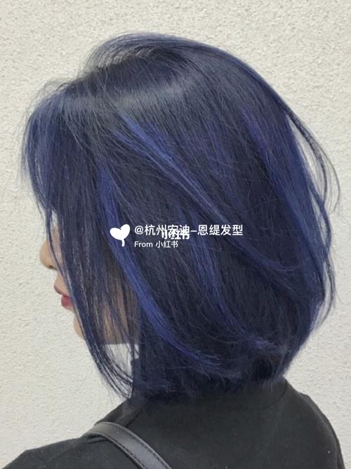 蓝黑色头发图片短发 黑蓝头发颜色效果图短发