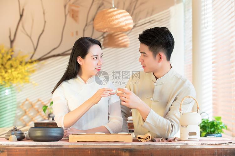 情侣喝茶图片