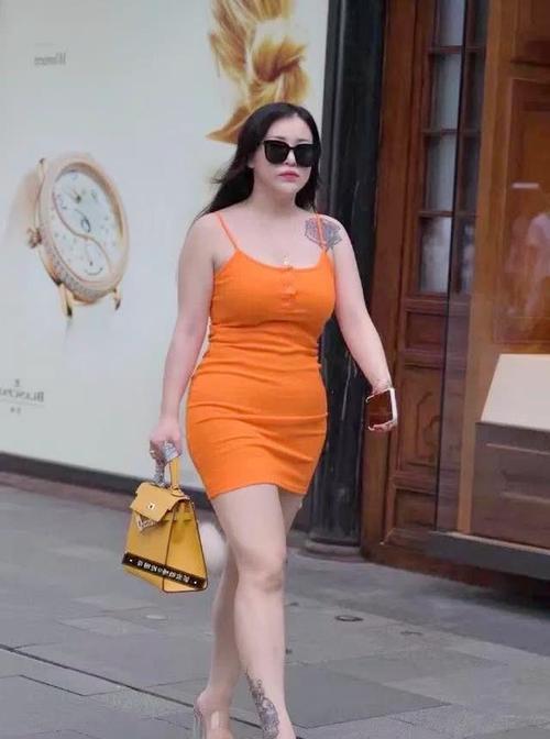 微胖女人怎么穿搭好看图片