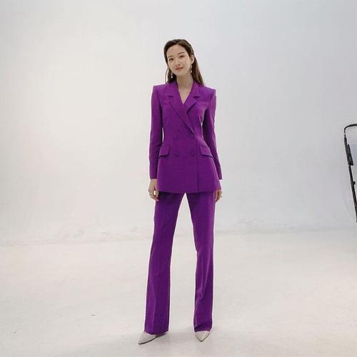 紫色西装怎么搭配