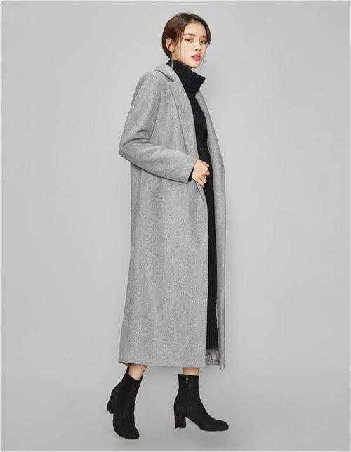 灰色外套搭配什么颜色打底衫 浅灰色打底衫搭配什么外套