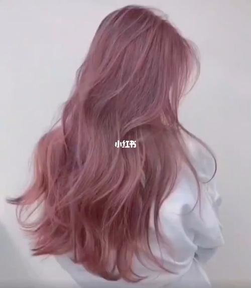 藕粉色头发