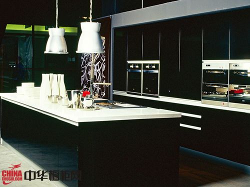 厨房黑色灶台装修效果图