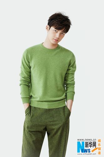 绿色毛衣怎么搭配下身 绿色毛衣搭配外套效果图