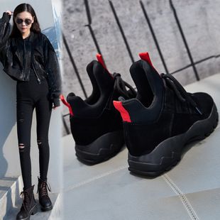 黑色运动鞋怎么搭配衣服