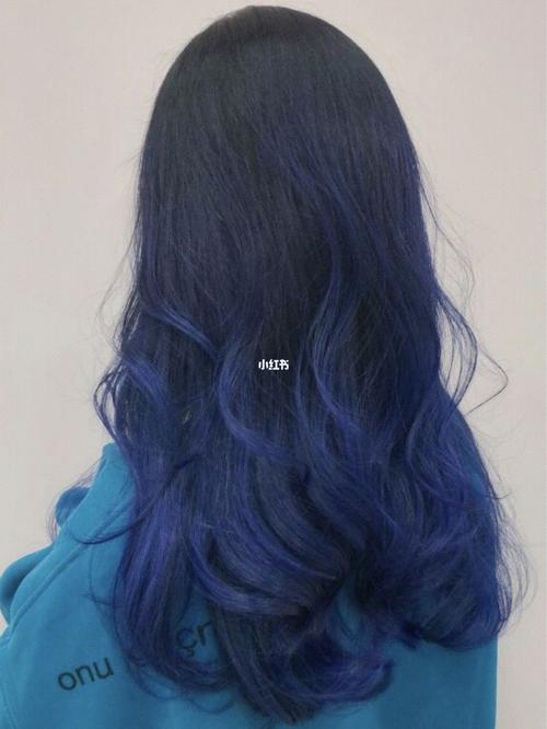 头发颜色蓝色