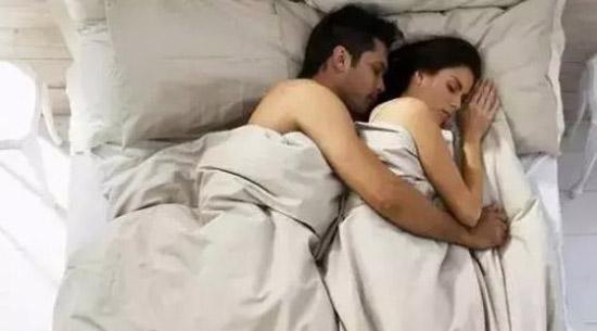 情侣睡觉图片真实