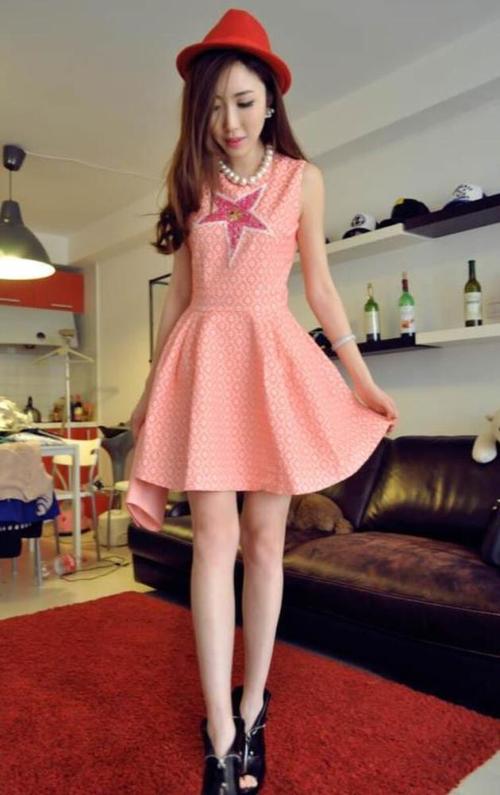 粉色裙子配什么颜色的上衣
