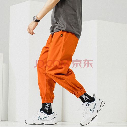 橙色鞋子怎么搭配衣服和裤子男 橙色鞋子配什么裤子