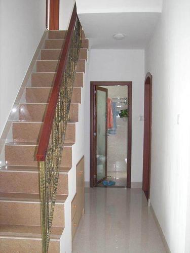 楼梯下做卫生间效果图