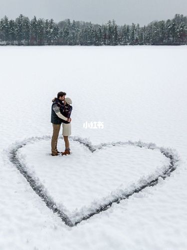 下雪情侣图片 下雪拥抱图片