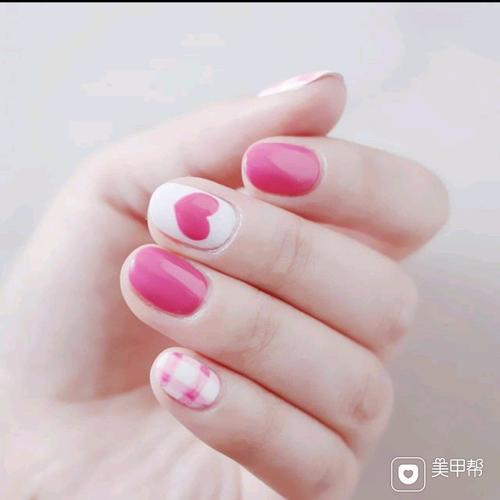 粉色指甲图片