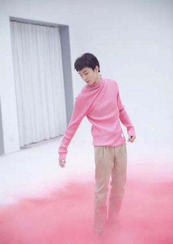 粉色毛衣怎么搭配下身 粉色毛衣怎么内搭